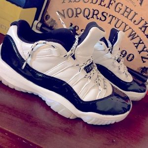 Size 9 - Jordan 11 Retro Low Emerald, Easter 2018
